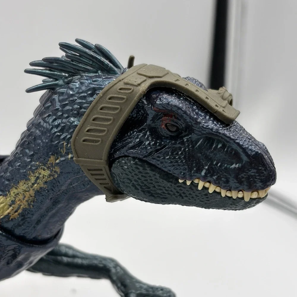 Jurassic World Track N Attack Indoraptor Dinosaur Figure with Tracking Gear